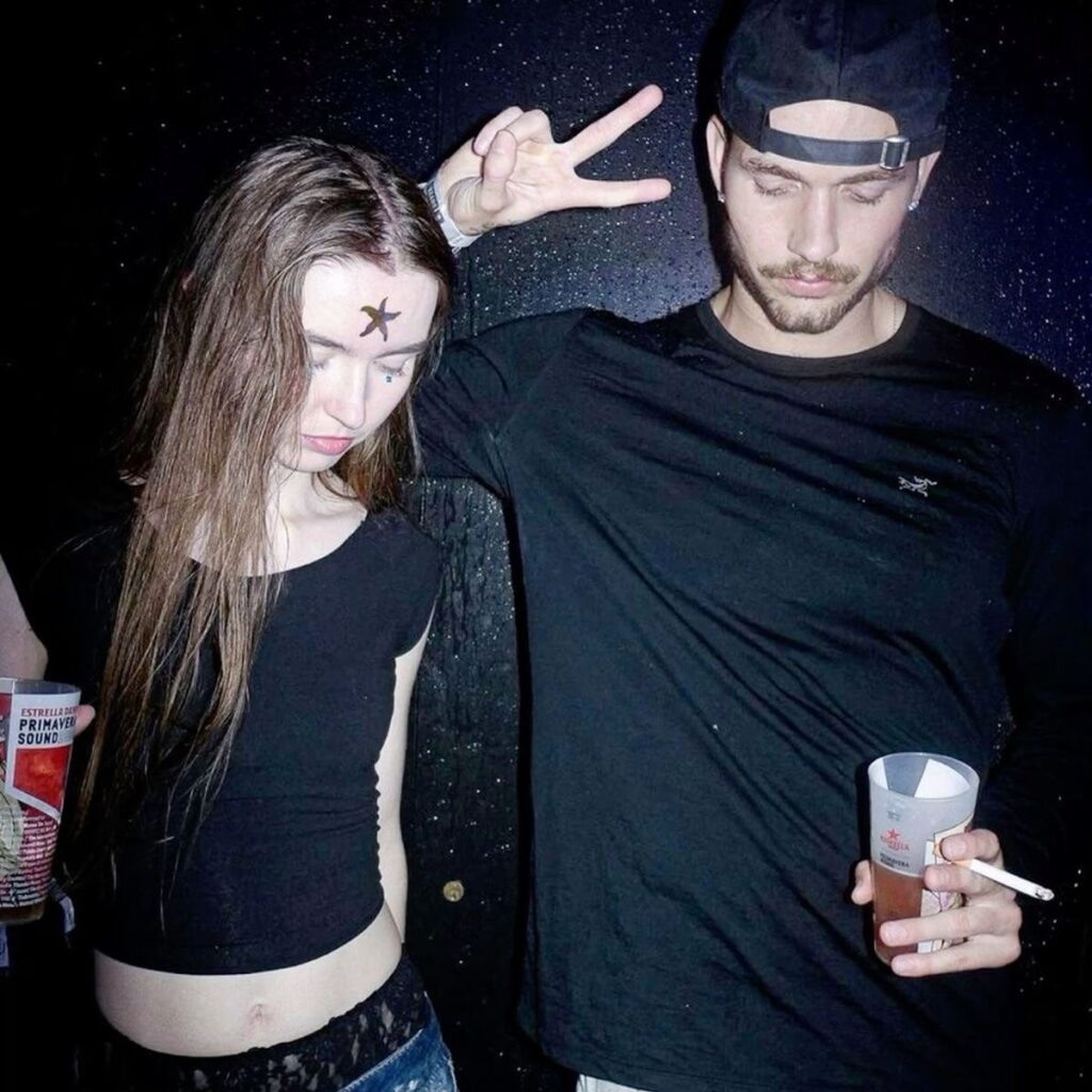 스노우-스트리퍼-snow-strippers-크리스탈-캐슬-인디슬리즈-전자음악-일렉트로니카-위치하우스-틴더-트렌드