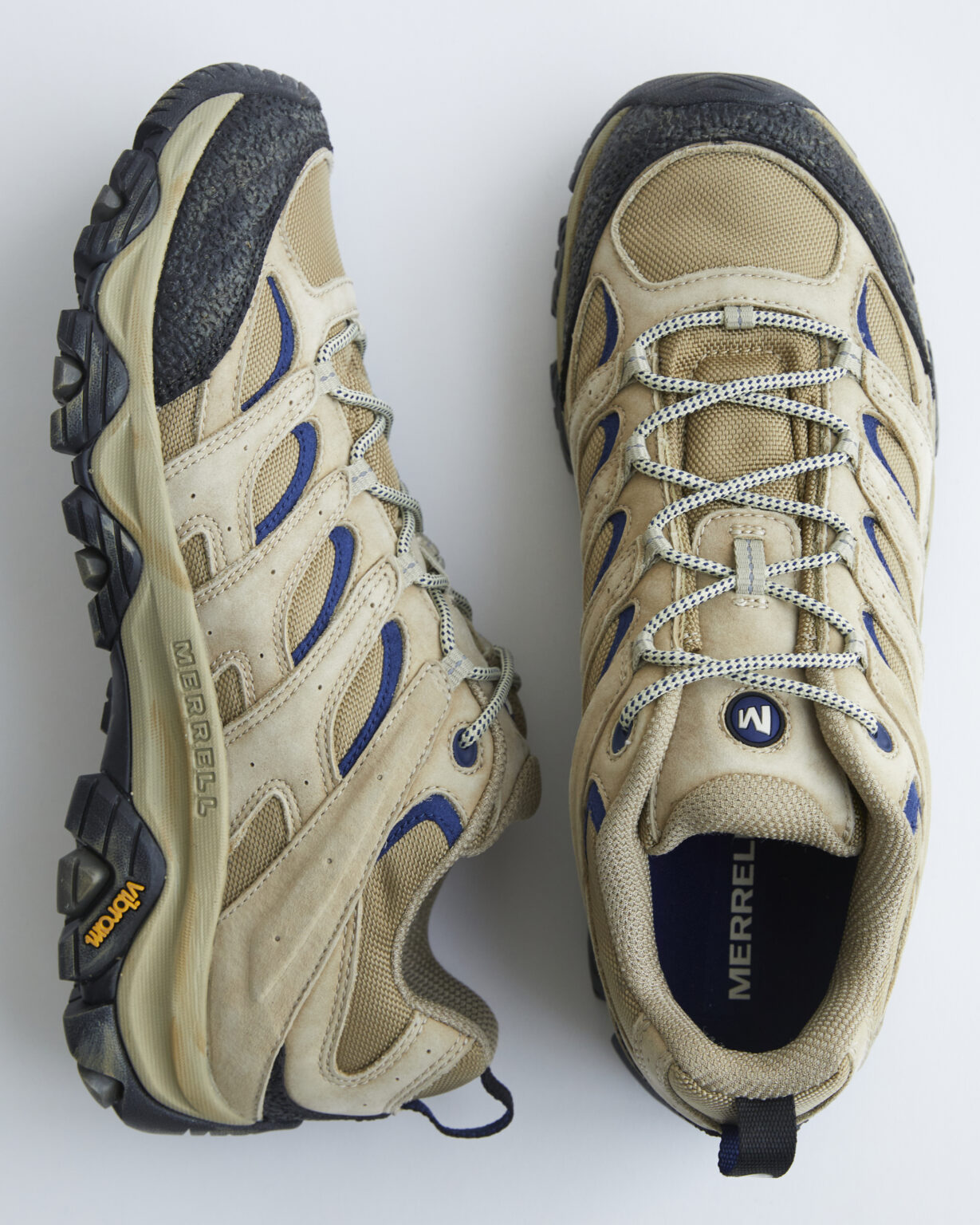카키스(khakis)가 머렐(Merrell)과 만났다